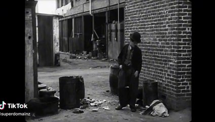 Charlie Chaplin: The Kid  https://www.domainregistry.de/kids-domain.html