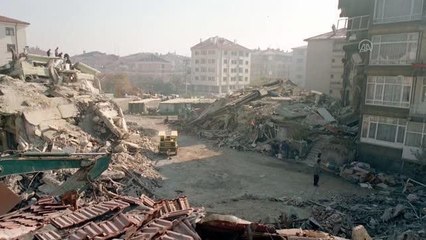 Düzce depreminde kurtaramadığı babası ve komşusunun kızının acısını unutamıyor