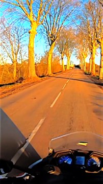 Soleil de feu sur la route de Corbigny à Lormes dans le Morvan