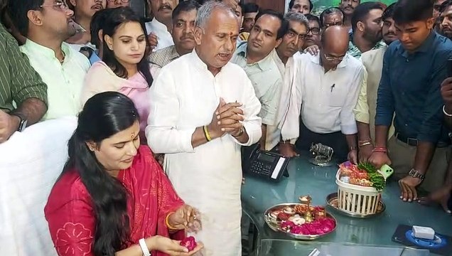 पार्षद दिखे महापौर के साथ...विधायकों और पूर्व विधायक फिर रहे दूर