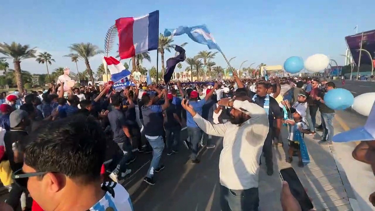 Tausende Arbeitsmigranten nehmen an WM-Kundgebung in Katar teil