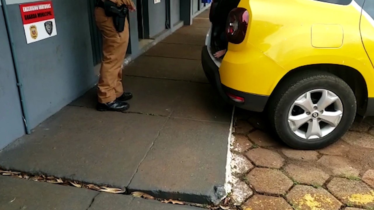 Armado, motorista se recusa a fazer teste do bafômetro e é detido pela PM