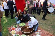 Şanlıurfa'da isot ile yapılan 63 çeşit yemek yüzlerce kişiye dağıtıldı