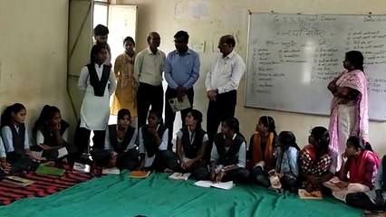 बालिकाओं से किया संवाद, जीवन की कठिनाइयों पर की बात