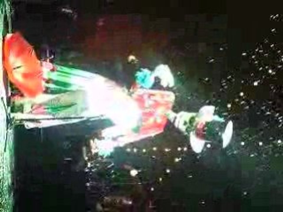 Mika intro de love today squelette Londres 2 décembre 2007