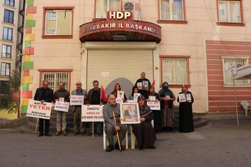 Diyarbakır annelerinin oturma eylemine bir aile daha katıldı