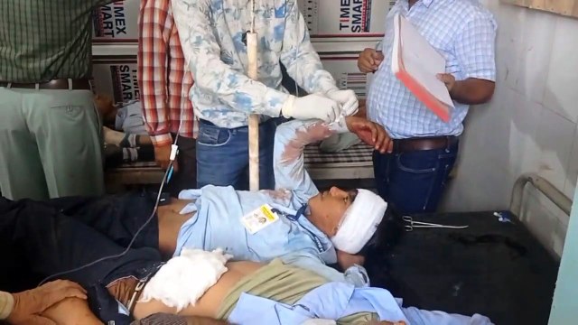 स्कूली बच्चों से भरी टैरेक्स पलटी, एक बालक सहित दो की मौत, आधा दर्जन से अधिक घायल