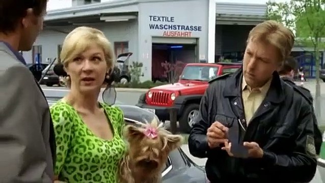 Die Rosenheim Cops - Staffel 10 Folge 8 - Auf den Hund gekommen
