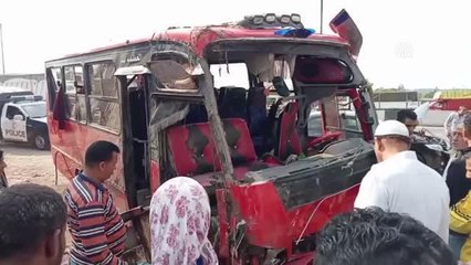 DAKAHLİYE - Mısır'da otobüsün devrilmesi sonucu 16 kişi hayatını kaybetti