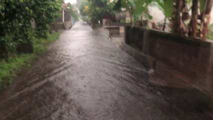 Hujan Deras !! Lihat Jalanan Sampai Banjir Parah…