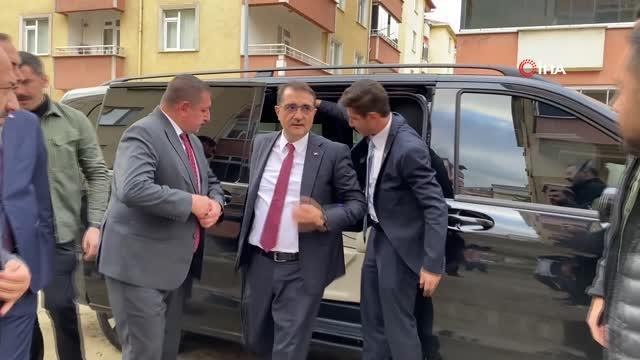 Bakan Dönmez, doğalgaza kavuşan ailenin sevincine ortak oldu