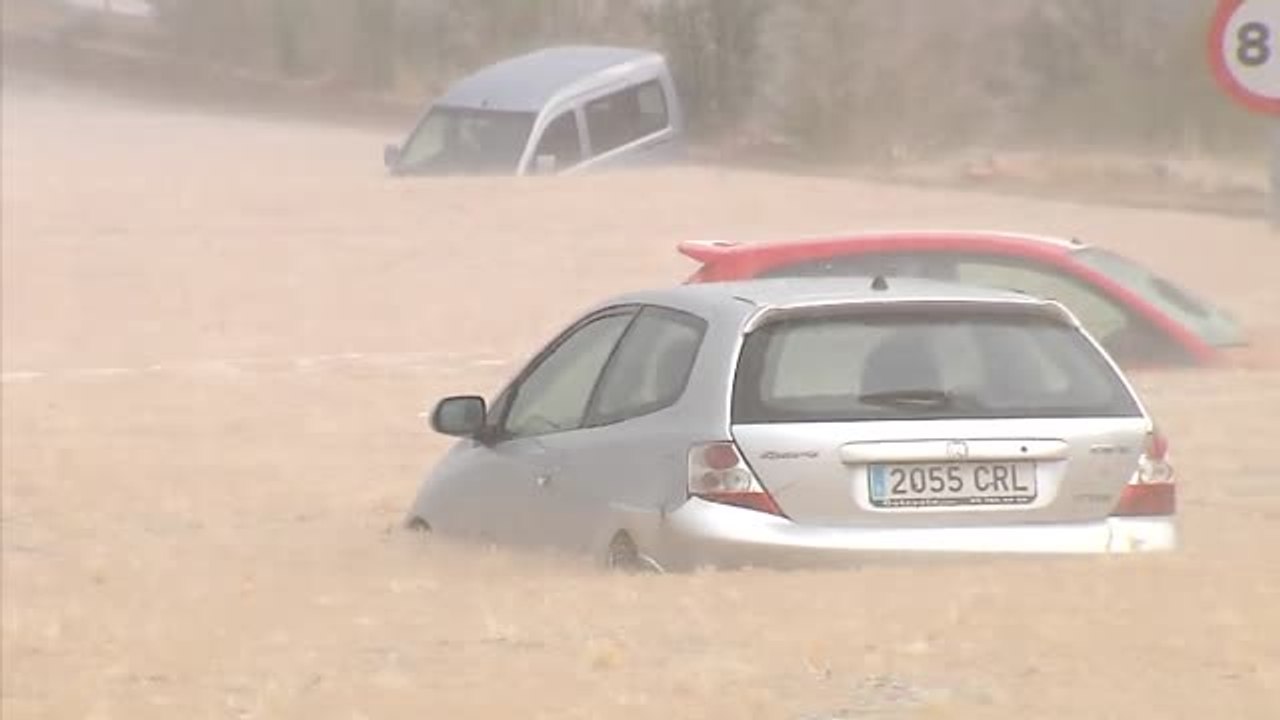 La gota fría deja 160 litros en una hora en Riba-roja y desata el caos