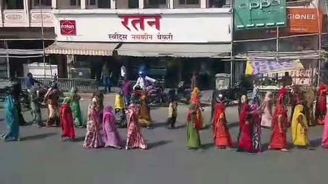 सफाई ठेका श्रमिकों को नियमित नहीं करने का जताया विरोध