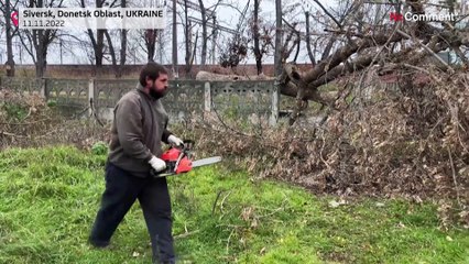 Ucraina: la vita dei pochi rimasti a Siversk, tra seminterrato e legna