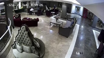 Bodrum'da bir otelde yapılan "Çök Kapan Tutun" tatbikatı güvenlik kamerasına yansıdı