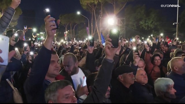 Milhares de albaneses manifestam-se contra aumento do custo de vida