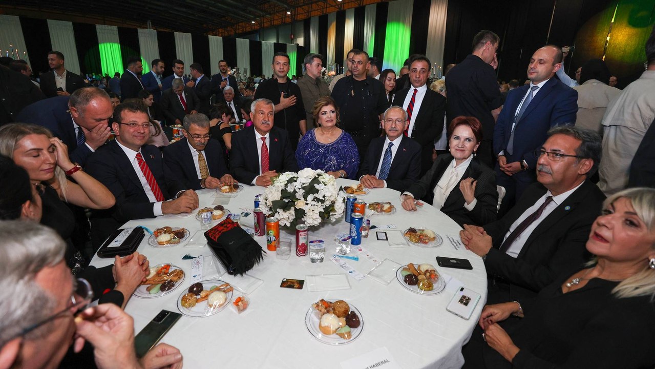 Akşener ve Kılıçdaroğlu nikah şahitliği yaptı: "İki anneniz iki babanız oldu"