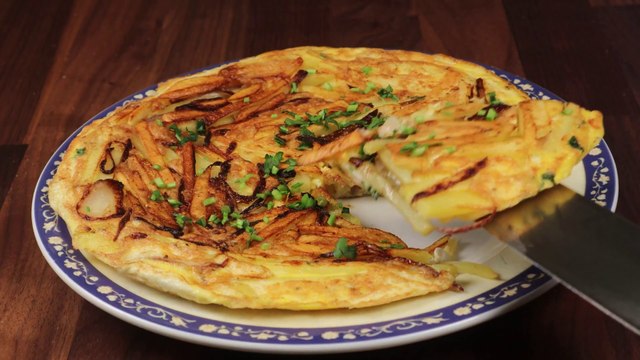 Just use eggs with onions and potatoes! Make this cheap, delicious and healthy recipe!