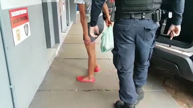 Vale picanha? Jovem é presa furtando 5 peças em mercado