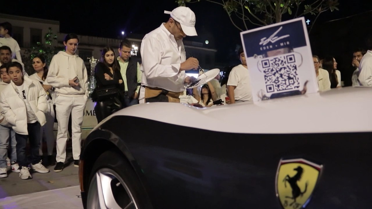 Lujosos Ferrari se convierten en obras de arte en exhibición en México