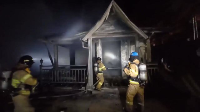 부산 기장군 전원주택 화재...거주자 2명 대피 / YTN