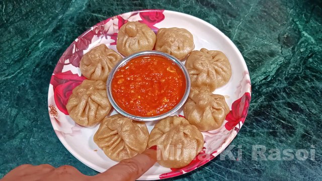 गोभी मोमोज घर पर बनाएं एकदम बाजार जैसा साथ ही बनाएं टेस्टी तीखी चटनी - gobhi momos recipe