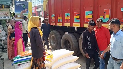 कलक्टर साहब! यूरिया की आड़ में नाक के नीचे लुट रहे किसान