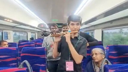 వందే భారత్ ట్రైన్‌లో వందేమాతరం ఫ్లూట్‌తో *Viral | Telugu OneIndia