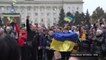 الأوكرانيون يحتفلون في خيرسون بعد الانسحاب الروسي منها