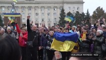 الأوكرانيون يحتفلون في خيرسون بعد الانسحاب الروسي منها