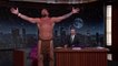 Découvrez pourquoi l'acteur Jason Momoa s'est mis nu cette semaine à la télé américaine sur le plateau du Late Show de Jimmy Kimmel