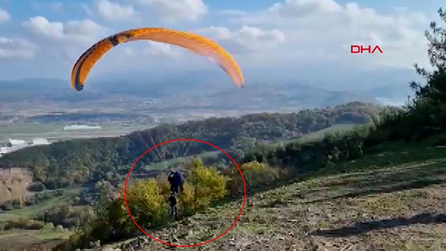 Yamaç paraşütünün ipine takılarak 20 metreden düştüğü anlar kamerada