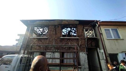 Alevlere teslim olan evde 2 kişi hayatını kaybetti, 3 kişi yaralandı