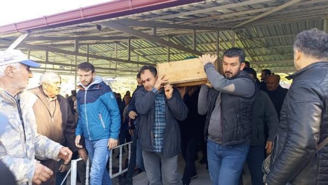 YAMAÇ PARAŞÜTÜNÜN İPİNE TAKILIP 20 METREDEN DÜŞTÜĞÜ ANLAR KAMERADA