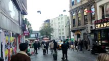İstanbul Taksim Meydanı'nda patlama! Yaralılar var