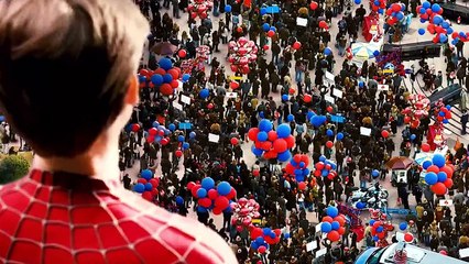 Spider-Man And Gwen Stacy Upside Down Kiss Scene