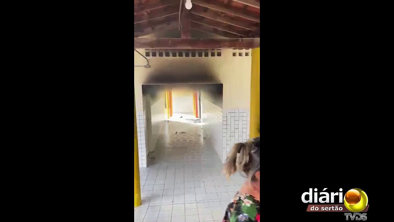 Incêndio atinge instalações internas de escola em Lagoa, na região metropolitana de Patos