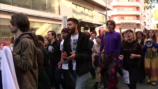 Ativistas ambientais portugueses invadem edifício onde estava ministro