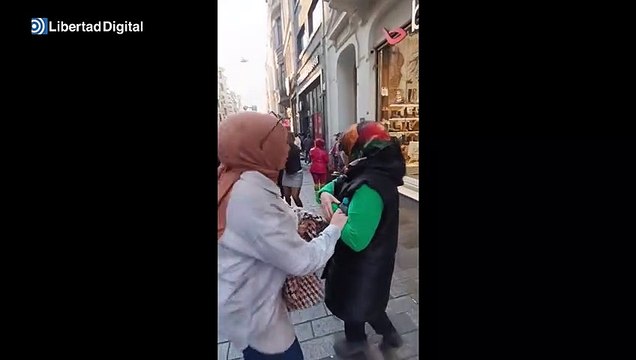 Al menos seis muertos y decenas de heridos en un atentado en una calle comercial de Estambul
