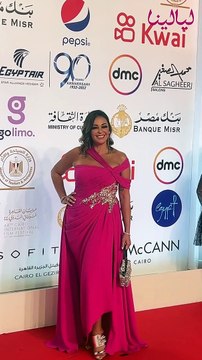 مهرجان القاهرة السينمائي 44-إطلالات النجوم في افتتاح مهرجان القاهرة السينمائي، تألق أمينة خليل بالأبيض والظهور الأول لشيري عادل بعد زواجها ويسرا بفستان أسود