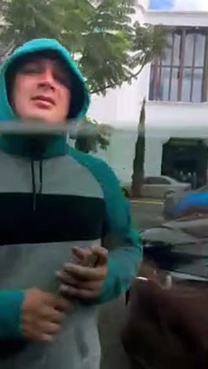 Arjona sorprende a vendedor de entradas para su concierto