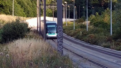 Tram RATP T6 Tranlhor STE6 R616 entre dans le tunnel de Viroflay