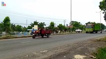 Alamak Bus di jalan raya berubah jadi Barongsai, ada truk goyang juga