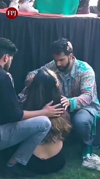 Varun Dhawan Stops Event To Help Fan Who Fainted During Bhediya Promotions In Jaipur
