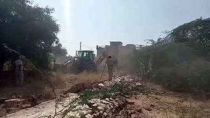 सुजानदेसर गोचर भूमि में चला पंजा, डेढ़ दर्जन अतिक्रमणों का सफाया