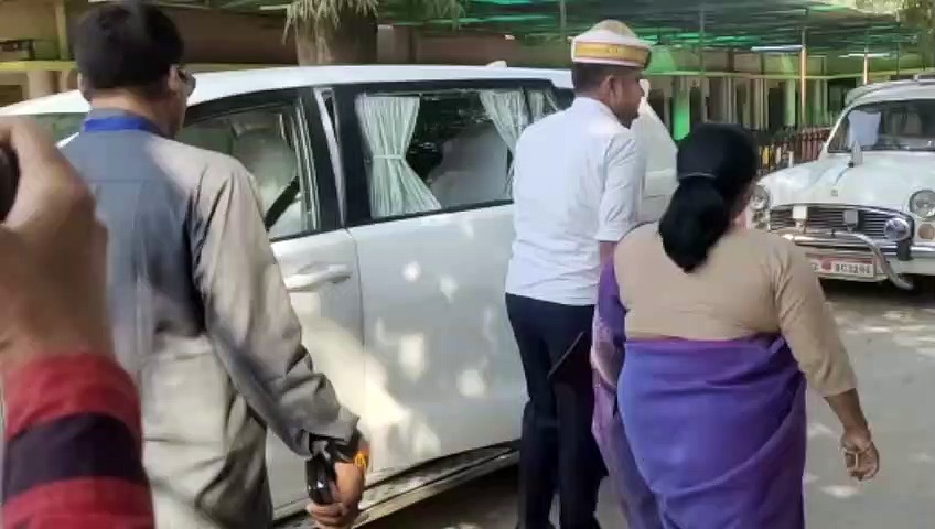 मंत्री के निरीक्षण में खुली स्वास्थ्य सुविधाओं की पोल, कहा- अगर नहीं हुआ सुधार तो सीएम योगी तक पहुंचेगी बात 