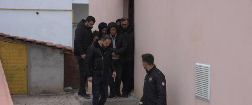 DİNİ NİKAHLI EŞİNİ SİLAHLA REHİN ALDI; 18 SAAT SONUNDA İKNA EDİLDİ