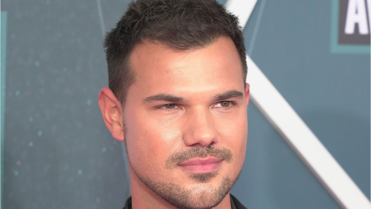 GALA VIDEO - Taylor Lautner : l’acteur de Twilight s’est marié avec sa fiancée Taylor Dome