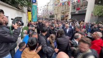 İçişleri Bakanı Soylu, İstiklal Caddesi'nde esnafı ziyaret etti