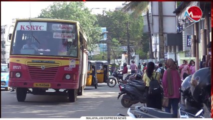 പട്ടം പി എസ് സി ഓഫീസിന് മുന്നിലുള്ള ബൈക്ക് പാർക്കിംഗ് യാത്രക്കാരെ ബുദ്ധിമുട്ടിക്കുന്നു